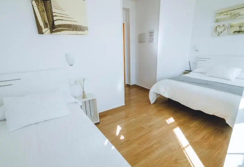 Standard Kolmen Hengen Huone, Hospedaje Villanueva
