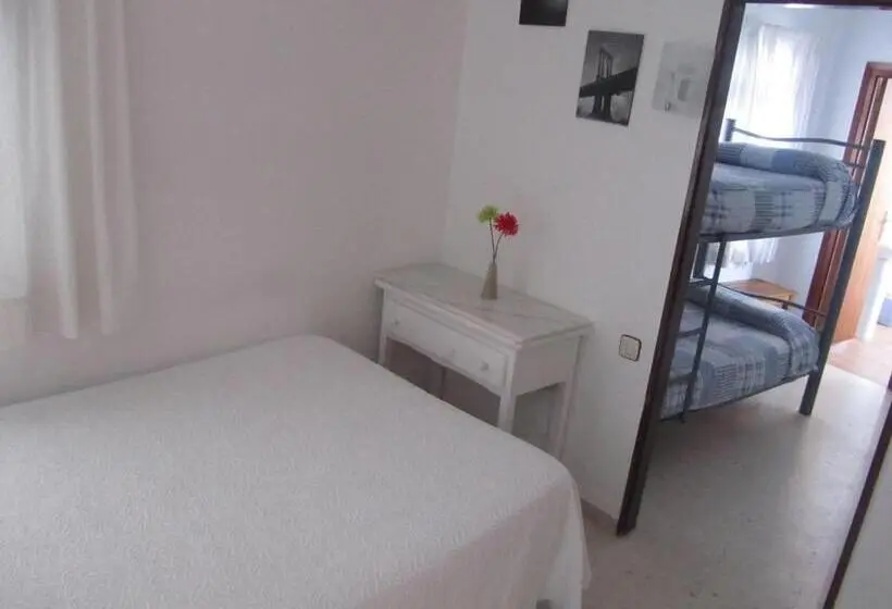 Standard Kolmen Hengen Huone, Hospedaje Villanueva