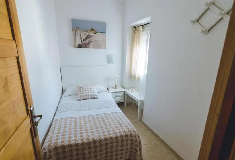 Standard Yhden Hengen Huone, Hospedaje Villanueva