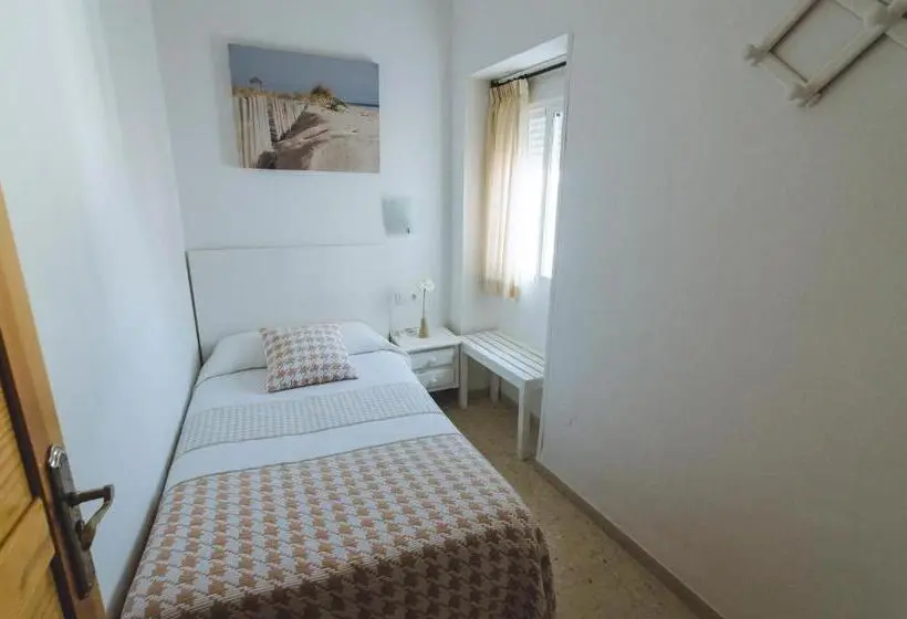Standard Yhden Hengen Huone, Hospedaje Villanueva