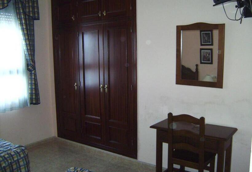 غرفة قياسية ثلاثية, Hostal El Polígono