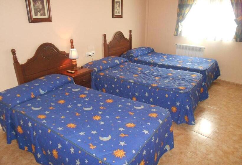 غرفة قياسية ثلاثية, Hostal El Polígono