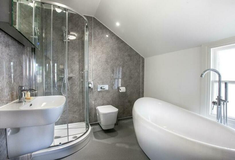 סוויטת ג'וניור, Black Bull Inn, Moffat