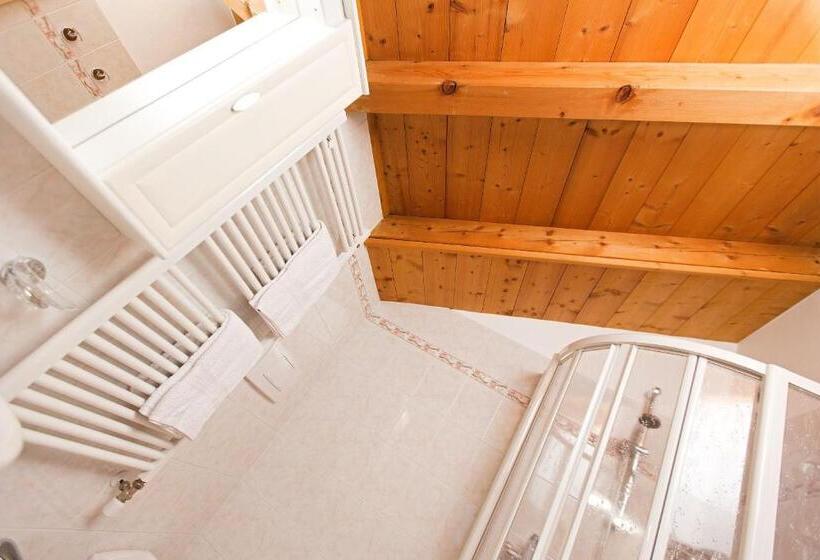 スタンダードルーム, Al Chestelet