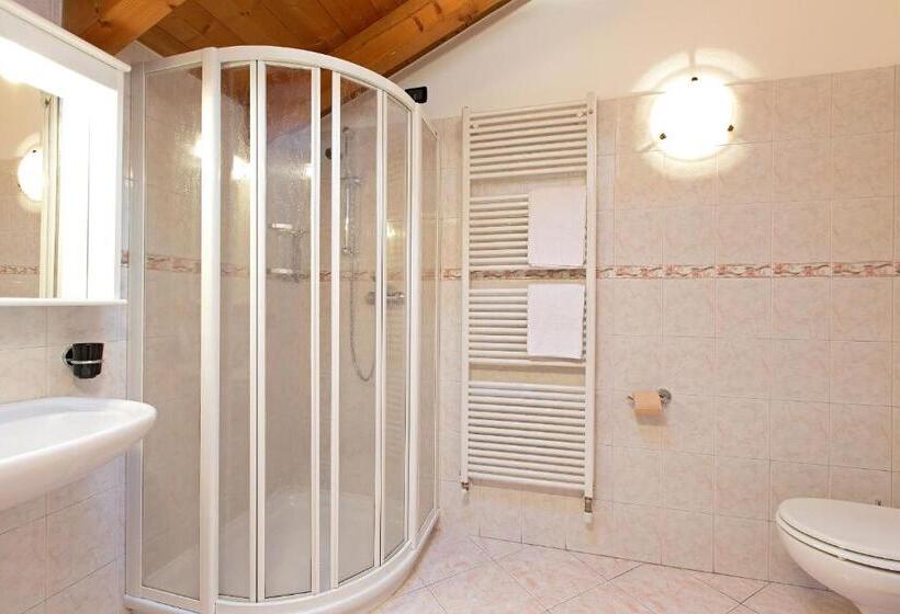 スタンダードルーム, Al Chestelet