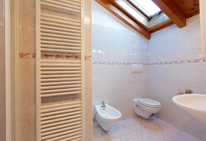 スタンダードルーム, Al Chestelet