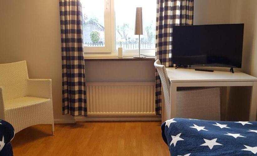 Quarto Estandar Banheiro Compartilhado, Huskvarna Hotell & Vandrarhem