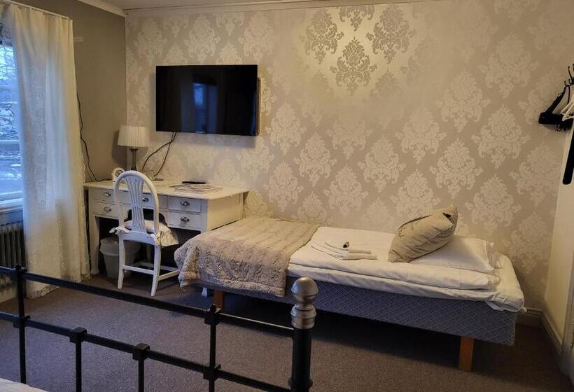 Quarto Triplo Estandar Banheiro Compartilhado, Huskvarna Hotell & Vandrarhem