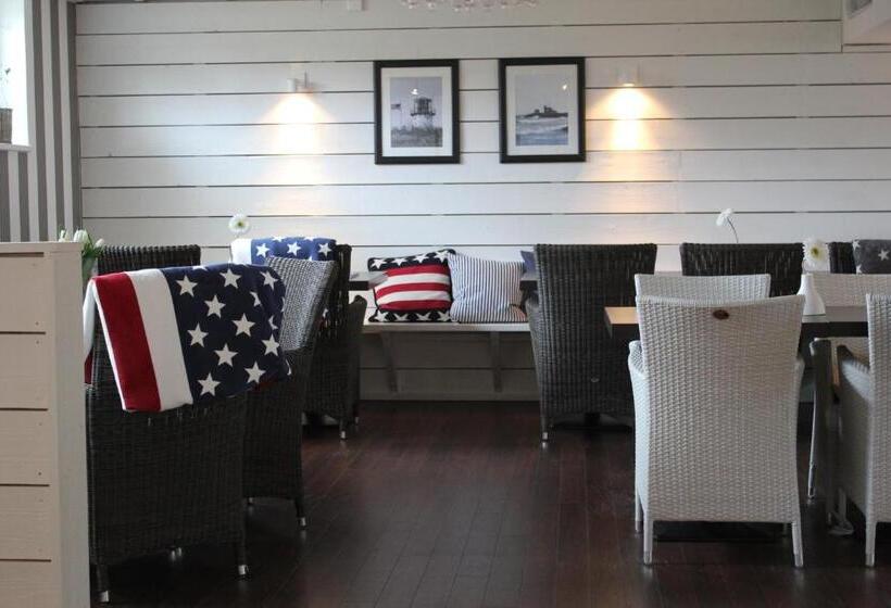 Quarto Triplo Estandar Banheiro Compartilhado, Huskvarna Hotell & Vandrarhem