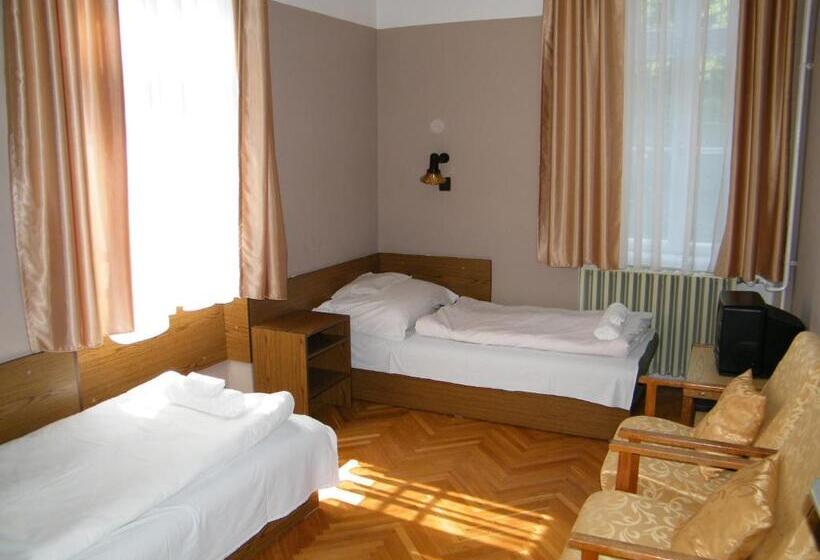 4 Bett Standardzimmer, Kiss Villa