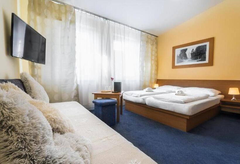 חדר סטנדרט לשלושה עם מרפסת, Penzion Talisman