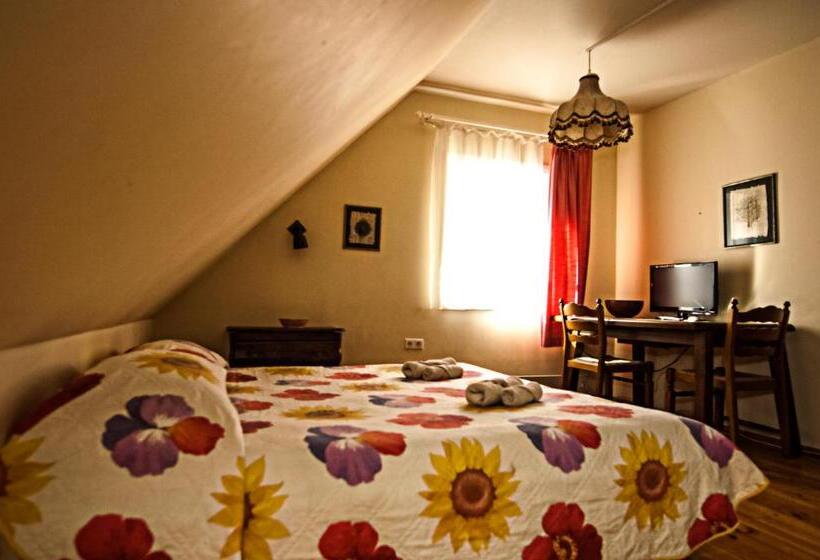 اتاق استاندارد سه نفره, Vila Jelita