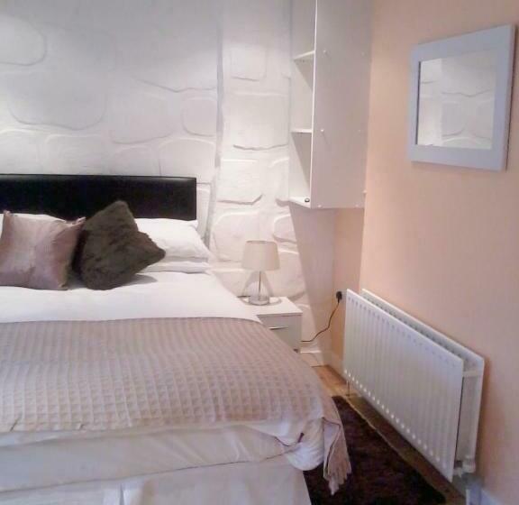 스탠다드 룸, Finn Maccools Public House & Guest Inn