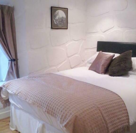 스탠다드 룸, Finn Maccools Public House & Guest Inn