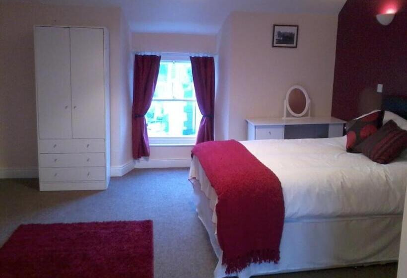 패밀리 룸, Finn Maccools Public House & Guest Inn