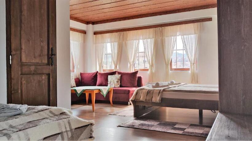 주니어 스위트, Chardaka Guest House