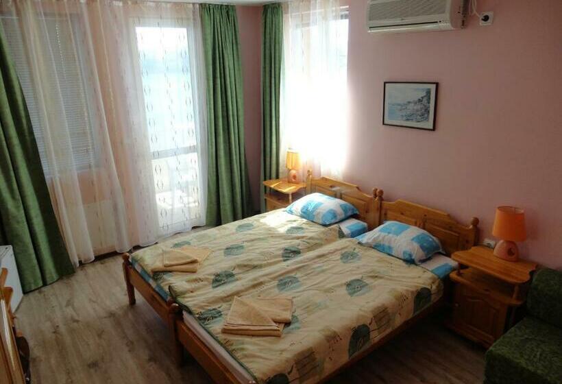 اتاق استاندارد با چشم‌انداز دریا, Guest House Rusalka