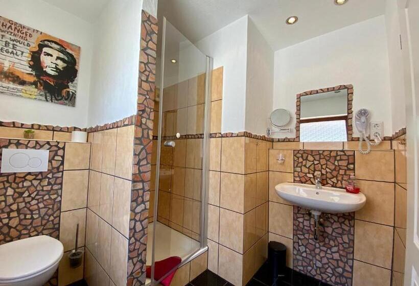 Quarto Quádruplo Standard, Europa Pension Zum Grünen Baum