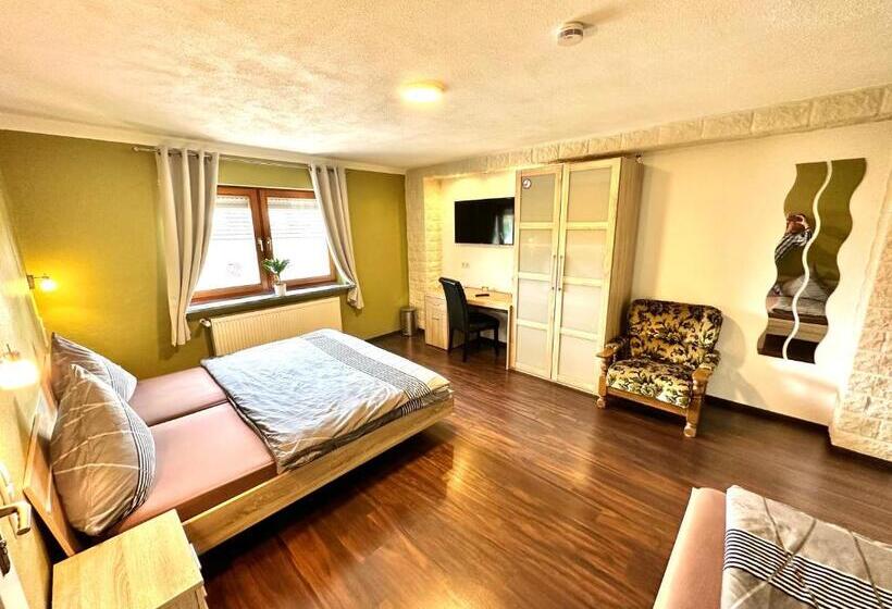 Quarto Triplo Standart, Europa Pension Zum Grünen Baum