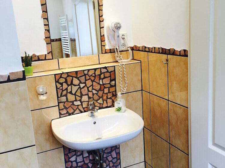 Quarto Quádruplo Standard, Europa Pension Zum Grünen Baum