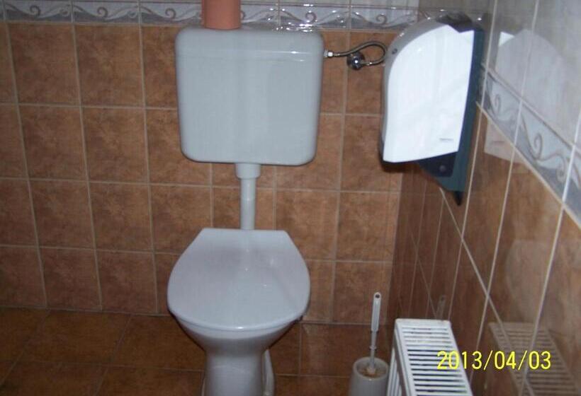 غرفة عائلية, Borostyánkert étterem & Vendégház