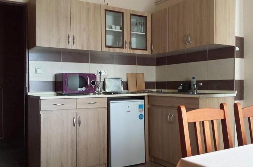 شقة غرفة واحدة, Borostyánkert étterem & Vendégház