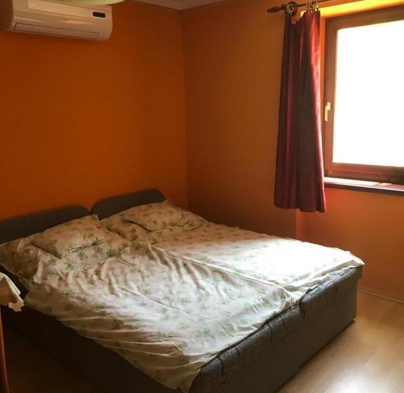 شقة غرفة واحدة, Borostyánkert étterem & Vendégház