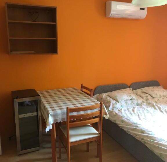 شقة غرفة واحدة, Borostyánkert étterem & Vendégház