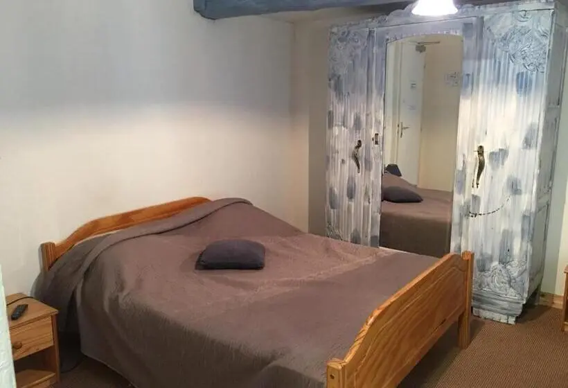 Standard Kolmen Hengen Huone, La Ferme Antoinette