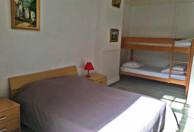 חדר משפחתי, La Ferme Antoinette