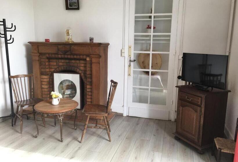 חדר משפחתי, La Ferme Antoinette