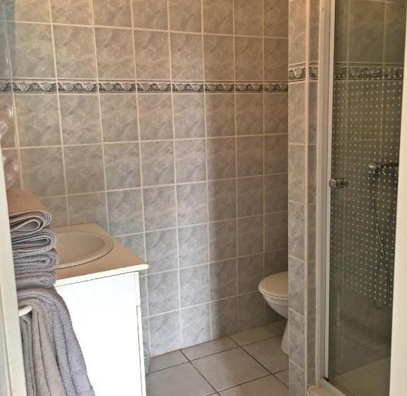 חדר משפחתי, La Ferme Antoinette