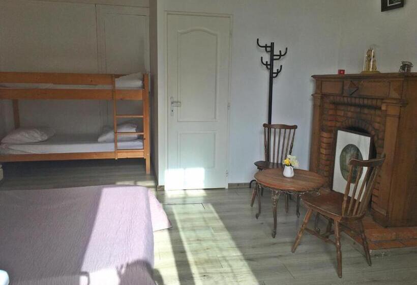 חדר משפחתי, La Ferme Antoinette