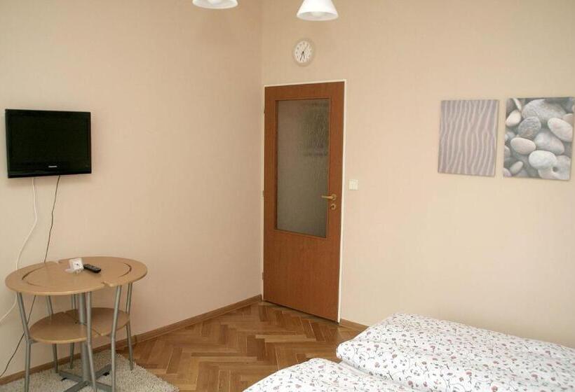 标准三人间, Penzion Aladdin