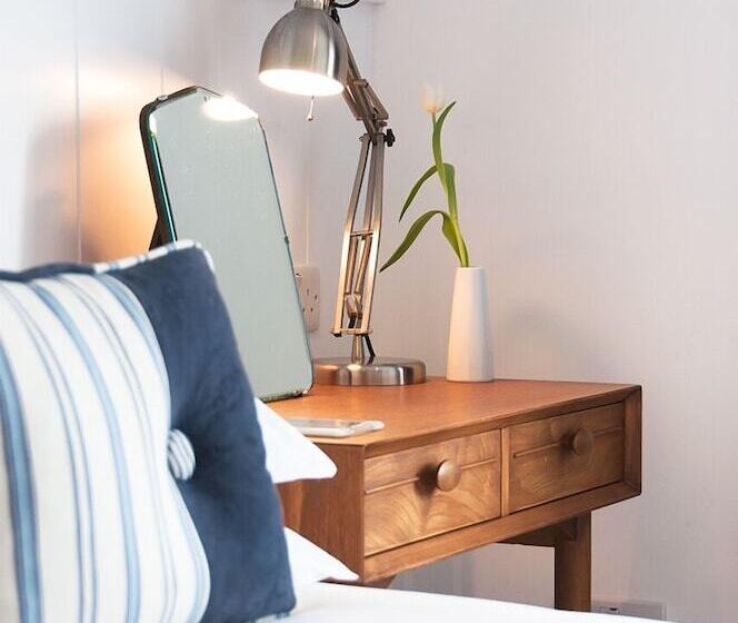 اتاق لوکس با چشم‌انداز, Trevose Harbour House
