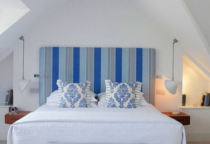 מיטת קינג בסוויטה, Trevose Harbour House