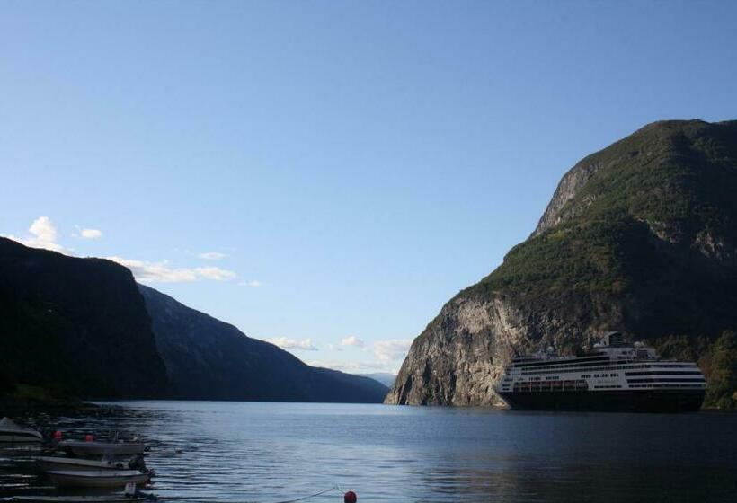 海の見える３ベッドルームアパートメント, Visit Undredal