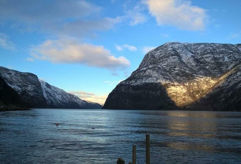 海の見える３ベッドルームアパートメント, Visit Undredal