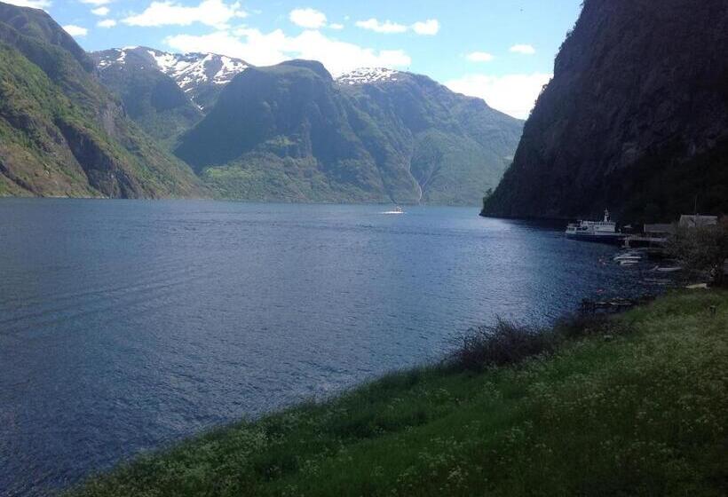 海の見える３ベッドルームアパートメント, Visit Undredal