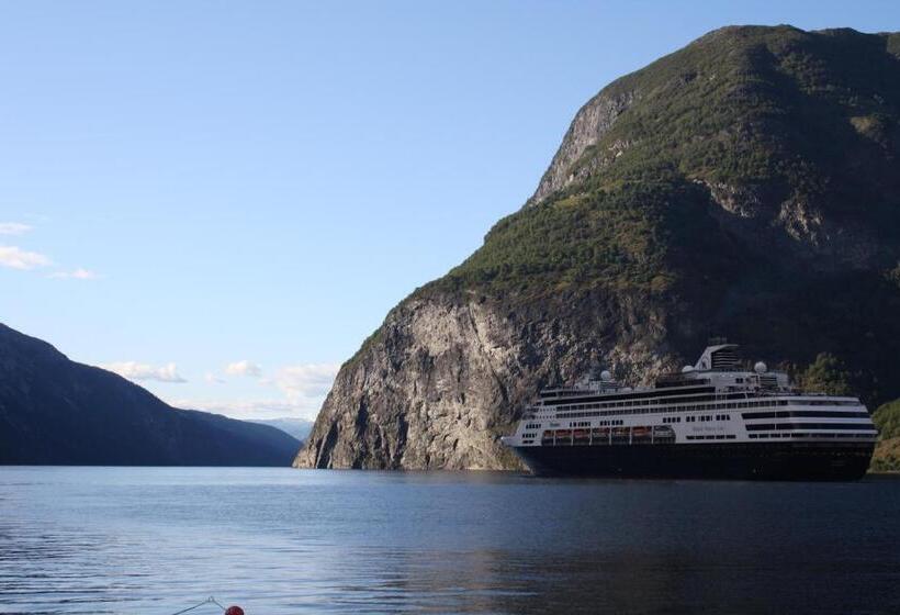 海の見える３ベッドルームアパートメント, Visit Undredal