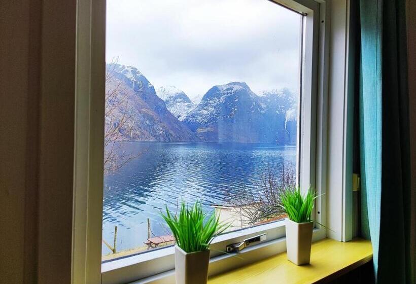 海の見える３ベッドルームアパートメント, Visit Undredal