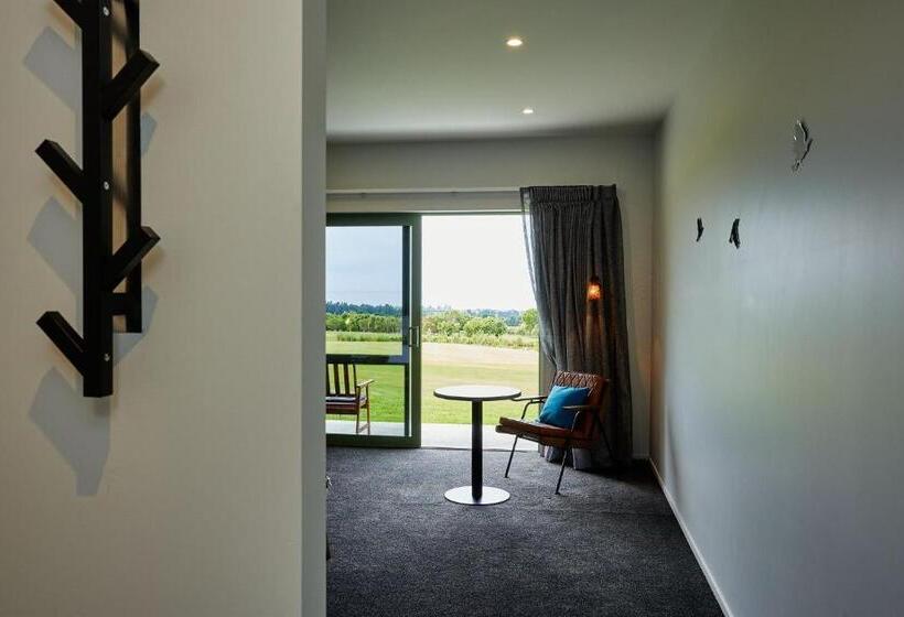 이그제큐티브 룸 킹사이즈 침대, Koura Bay Golf Resort