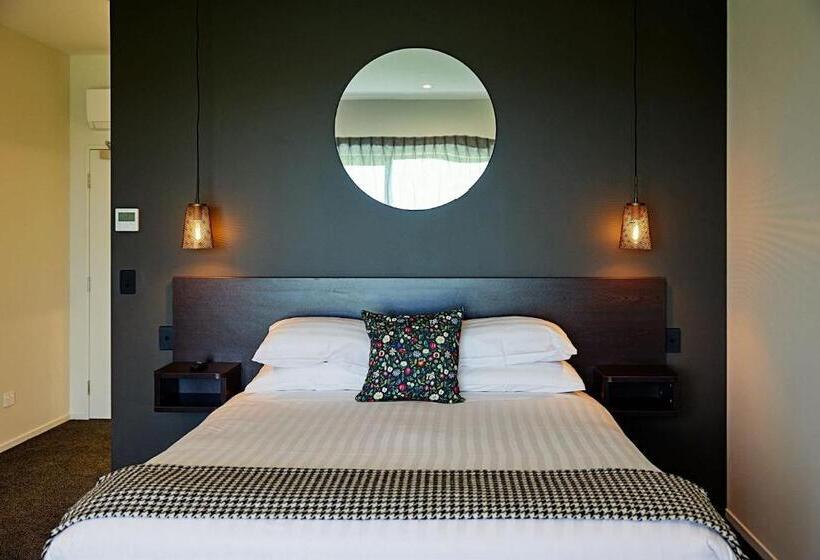 이그제큐티브 룸 킹사이즈 침대, Koura Bay Golf Resort