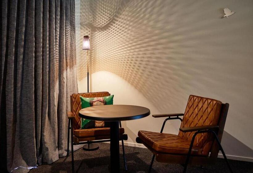 이그제큐티브 룸 킹사이즈 침대, Koura Bay Golf Resort