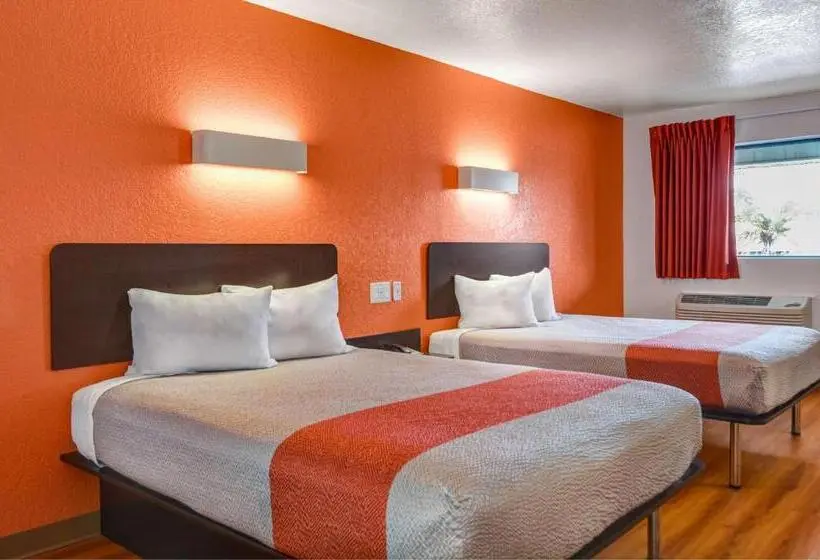スタンダードルーム, Motel 6moultrie, Ga