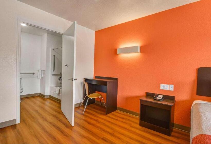 غرفة قياسية لذوى الاحتياجات الخاصة, Motel 6moultrie, Ga