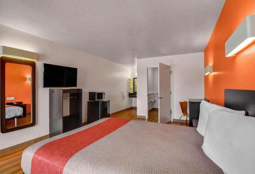 غرفة قياسية لذوى الاحتياجات الخاصة, Motel 6moultrie, Ga