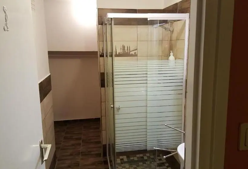 آپارتمان 1 خوابه, Arató Vendégház