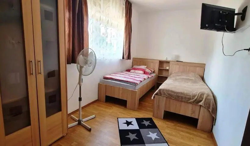 اتاق استاندارد با سرویس بهداشتی مشترک, Arató Vendégház