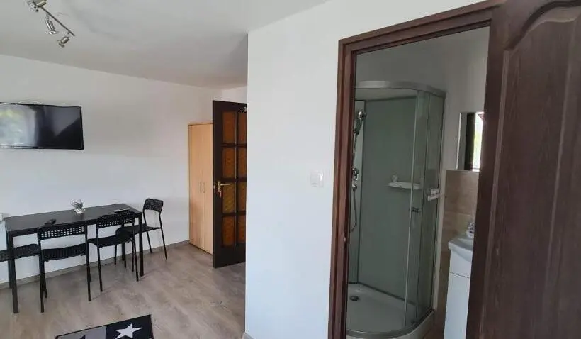 اتاق استاندارد سه نفره, Arató Vendégház